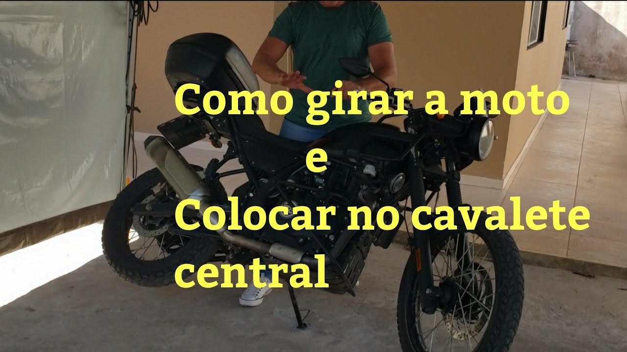 Como colocar a moto no cavalete central e girar a moto no mesmo eixo.