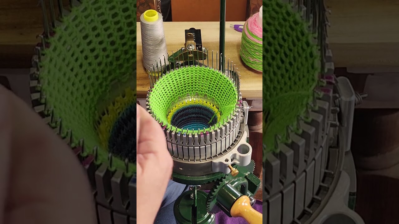 Making an e-wrapped edge on my #socks , #tutorial #sockmachine