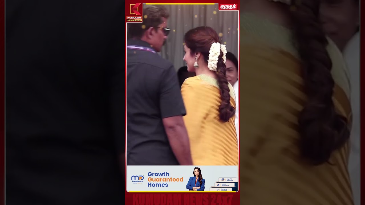 எதிர்பாராத Entry கொடுத்த நடிகை திரிஷா Trisha | CM Vijay | Independence Day | Kumudam News #shorts