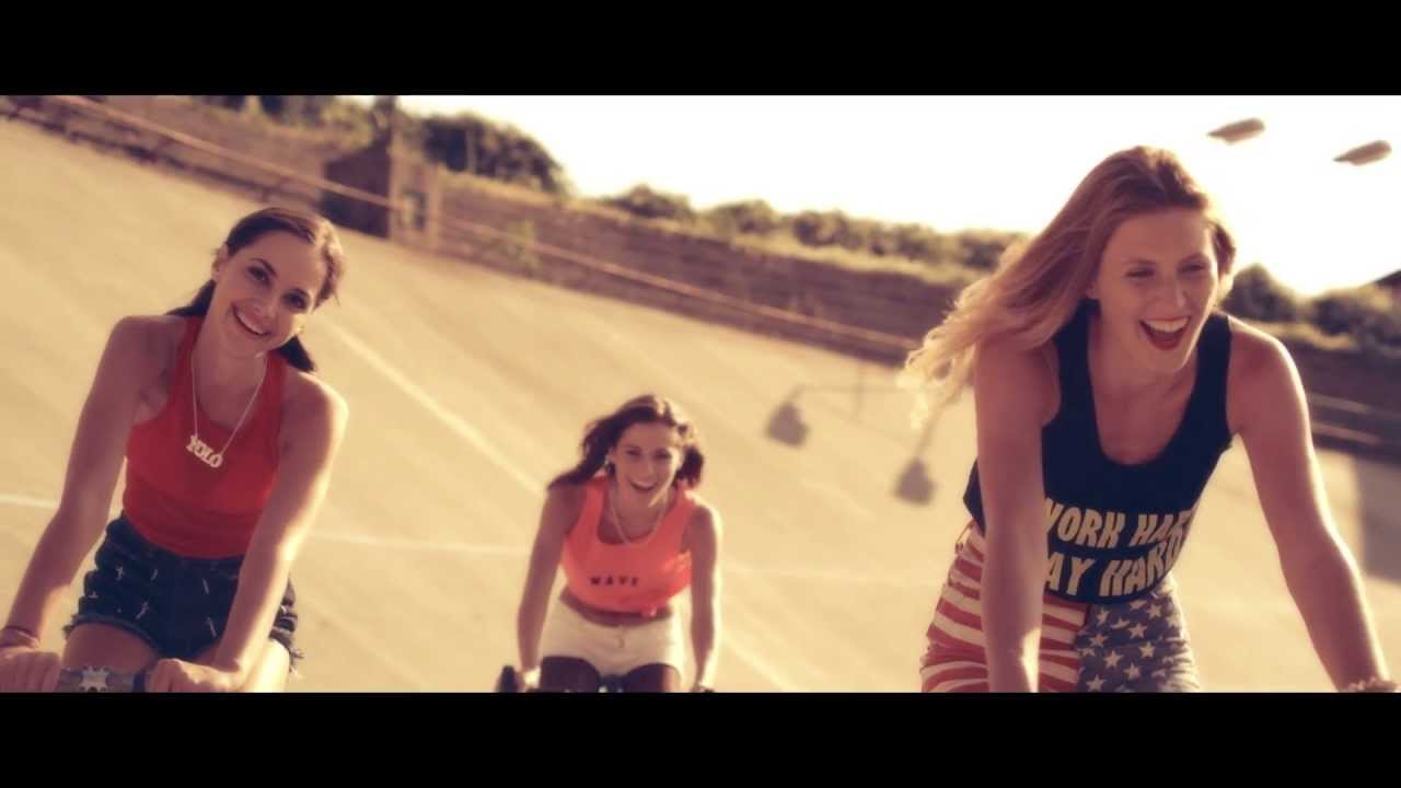 Monkeyneck - Hey Boy (Official Video)