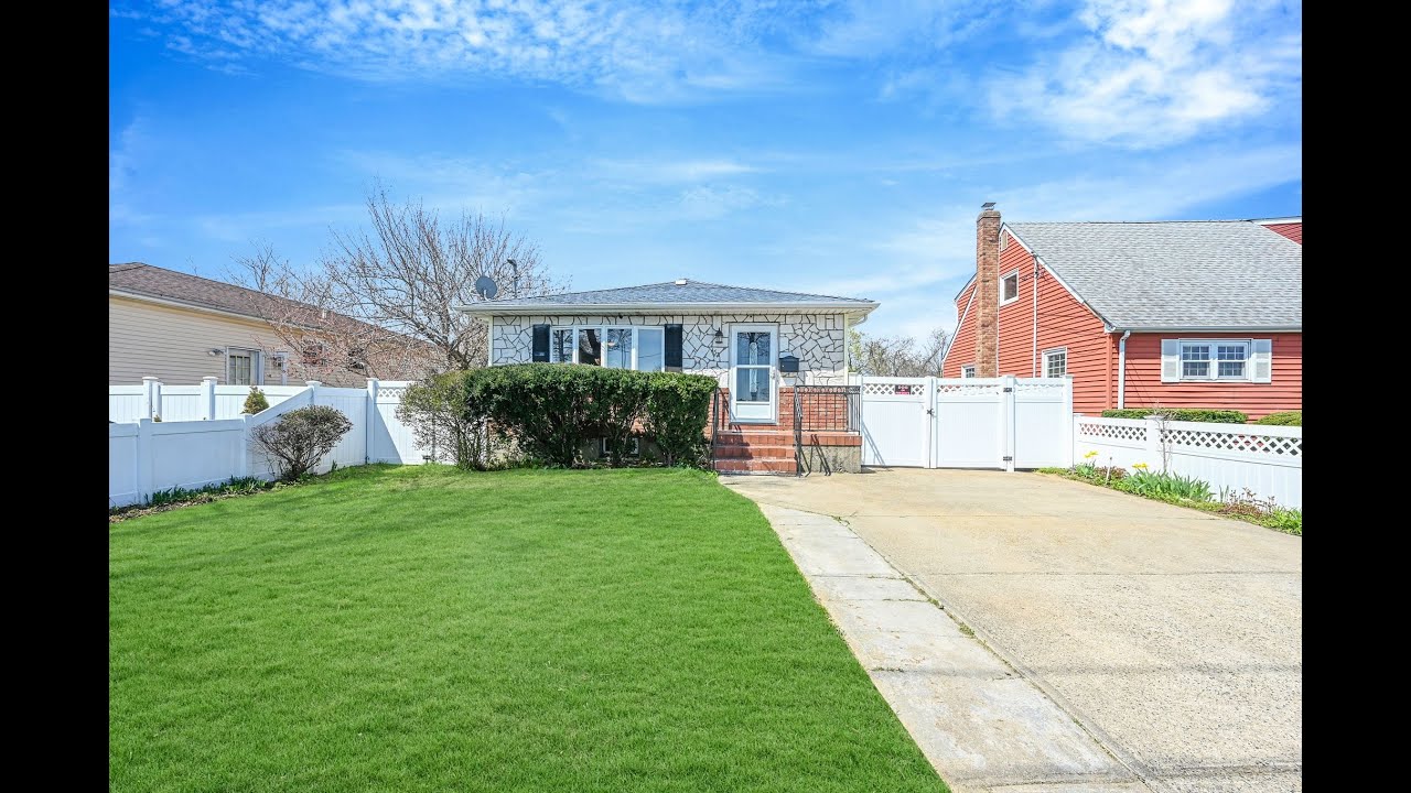 462 Bayview Ave, Amityville, NY 11701, USA