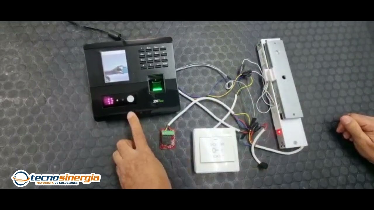 Funcionamiento de un Control de Asistencia y Acceso MB10-VL con una Chapa Magnética