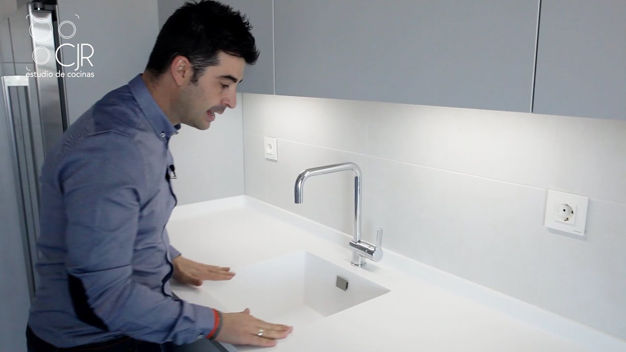 Video Krion blanco para esta preciosa cocina moderna