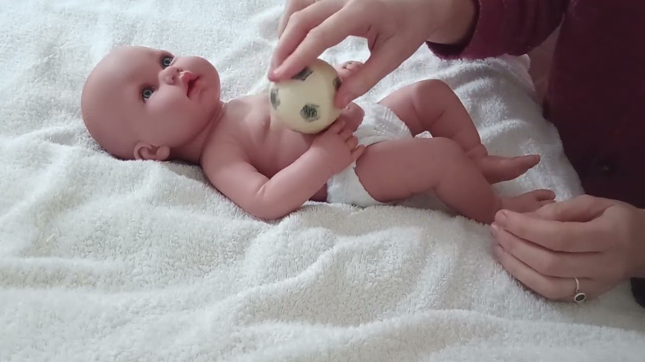 En este video enseño hacer un masaje con una pelota blanda . 