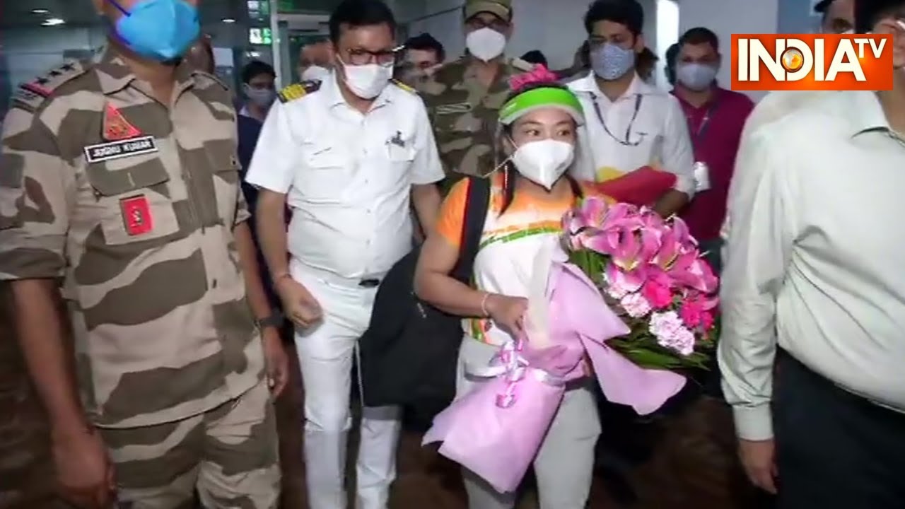 LIVE: देश लौटी सिल्वर गर्ल Mirabai Chanu | Mirabai Chanu Welcome at Airport LIVE | Tokyo Olympics