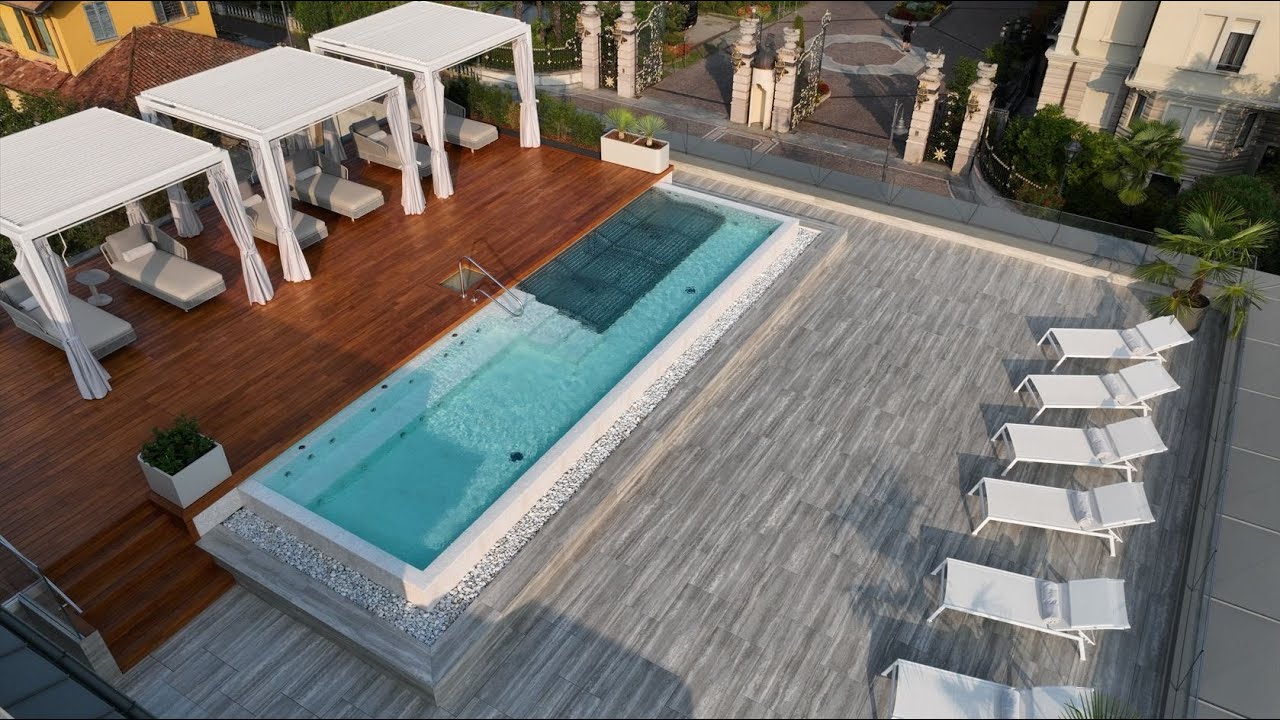 Preformati Italia - piscina Klimapool Floating sul terrazzo di un hotel