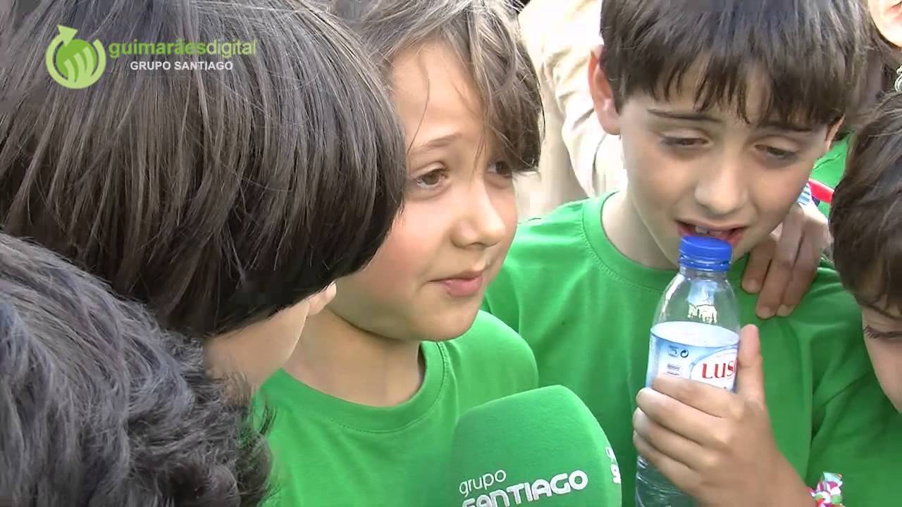 Dia do Agrupamento de Escolas Francisco de Holanda levou centenas ao Largo do Toural