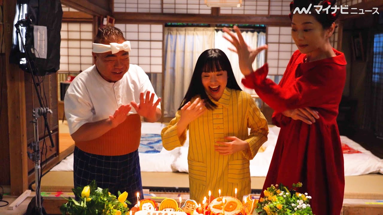 芦田愛菜、出川哲朗＆小池栄子からのバースデーサプライズに最高の笑顔！“家族”のやりとりにほっこりさせられる　ワイモバイル新CM＆メイキング映像公開