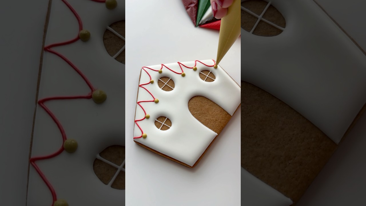Gingerbread house cookie🤎#cookiedecorating #oddlsatisfying #asmr