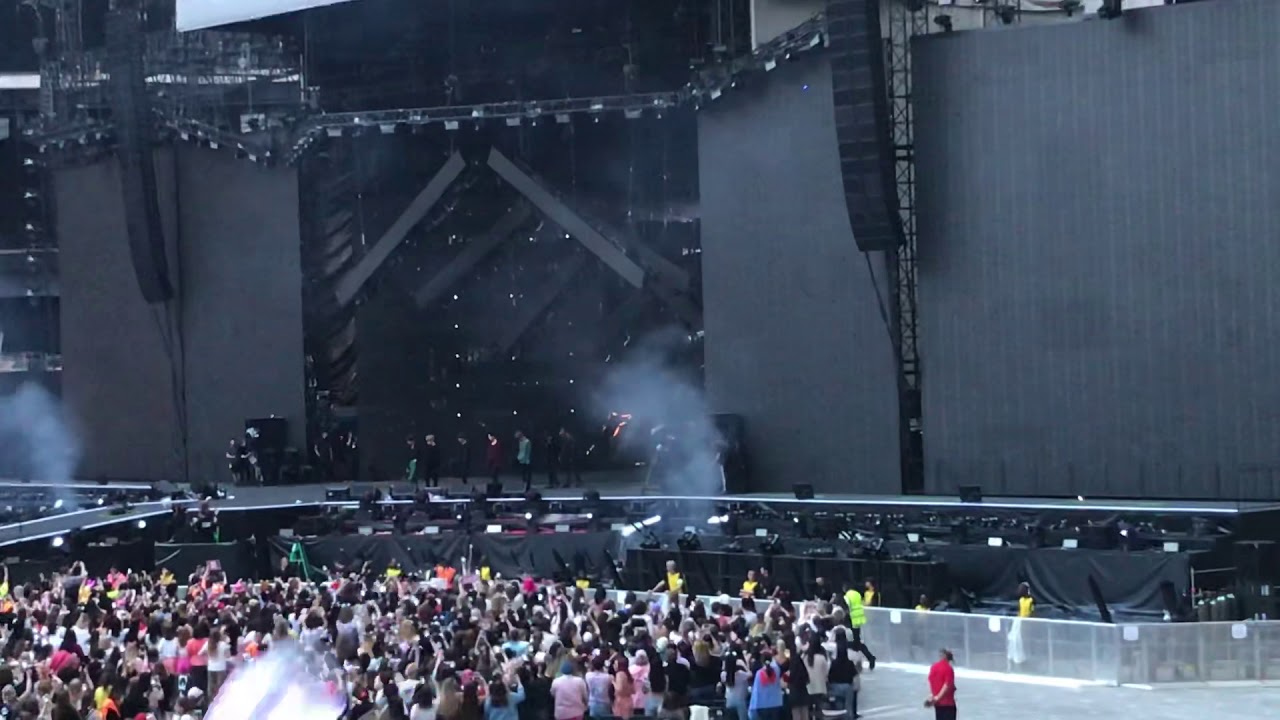010619 FAKE LOVE @ BTS 방탄소년단 Love Yourself: Speak Yourself Tour in London - Wembley Stadium