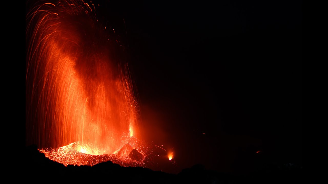 Amazing Eruptions on the Stromboli - 25 July 2014 [HD]