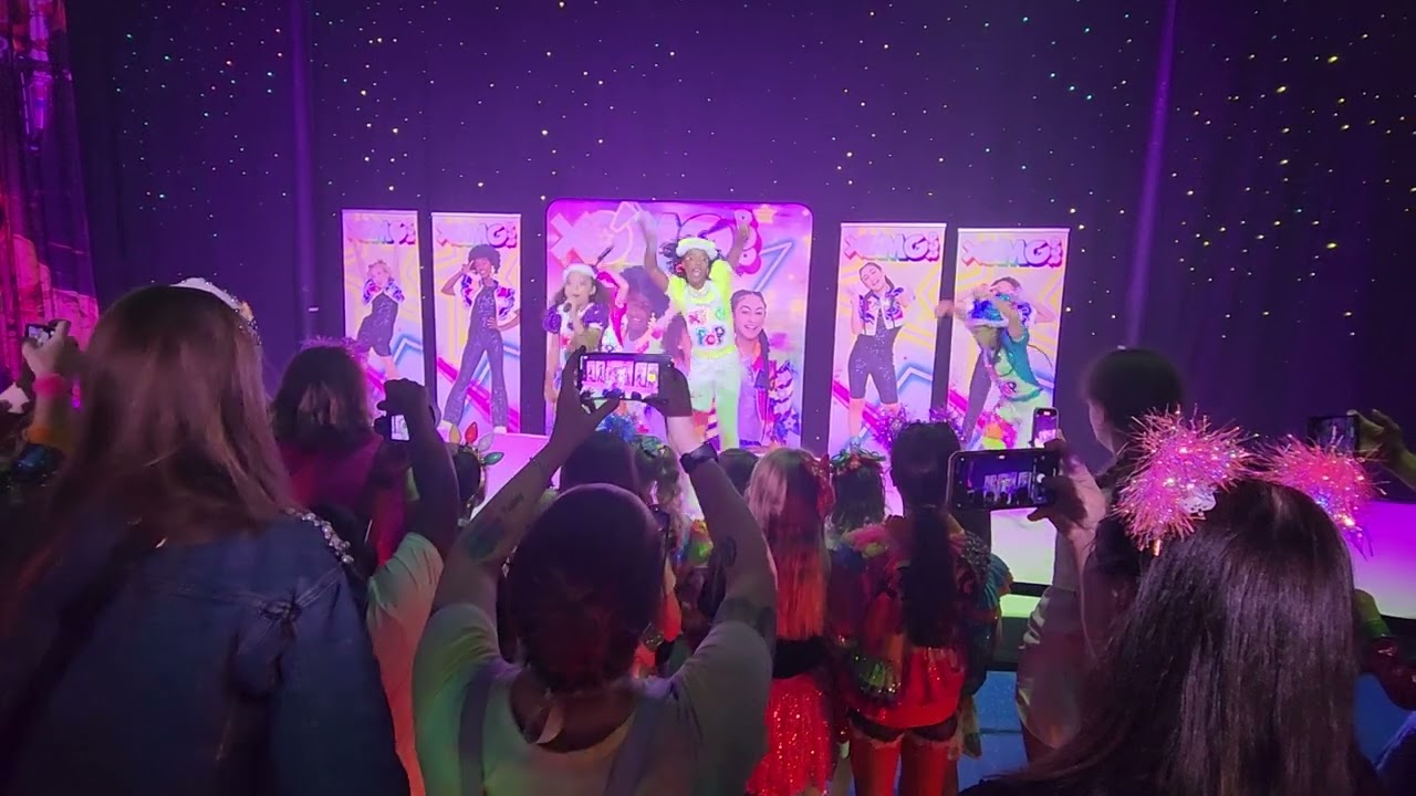 XOMG Pop - Intro & Little St Nick 11/12/23