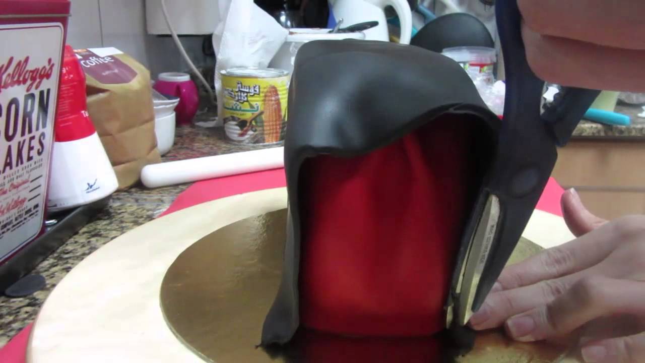 كيفية عمل كيكة الشنطة أو الحقيبة - How to make a simple bag cake