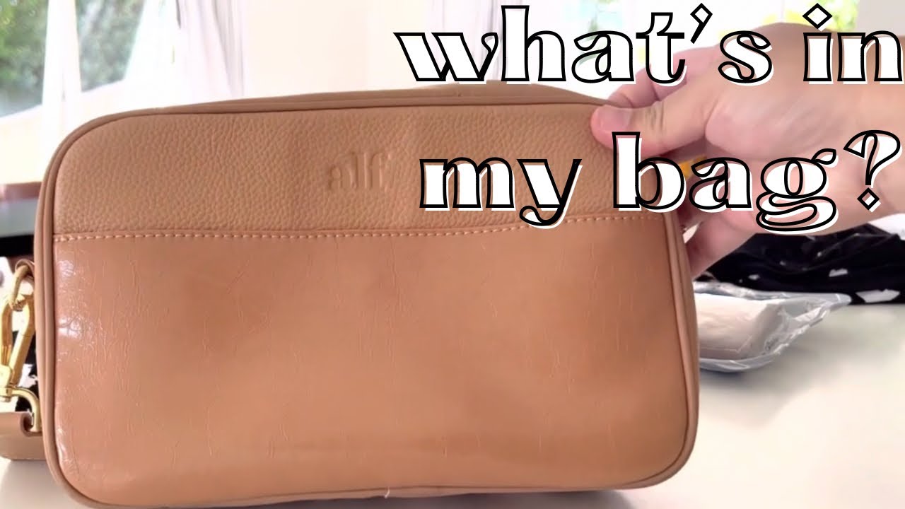 What’s in my bag? (Mum of 2) - minimalist
