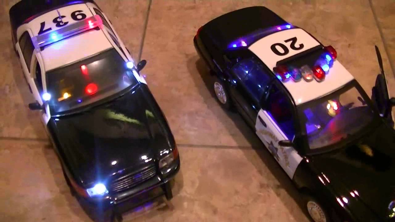 LAPD Police Car and CHP Unit - Lights, Sirens, Engine Detail and some Lights - Motormax 1:18