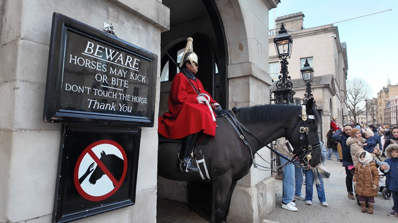Relaxing London Walk (4K) | London Eye to Piccadilly Circus via Horse Guards Parade