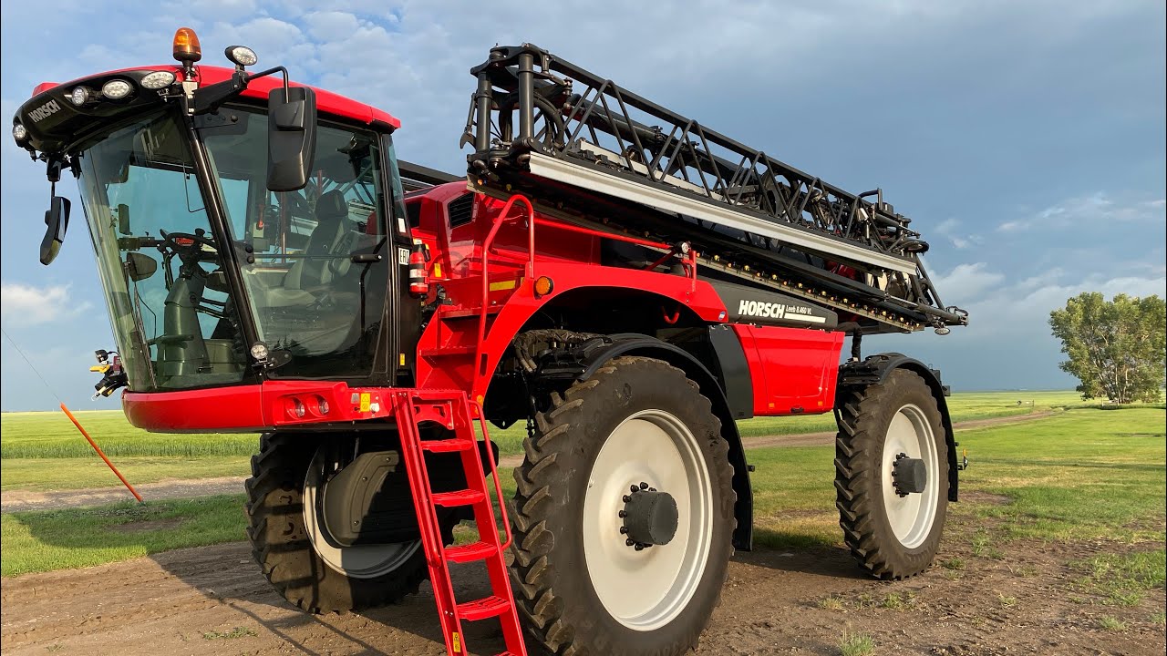 Horsch Leeb 8460  out spraying in the hills with BoomFlex.
