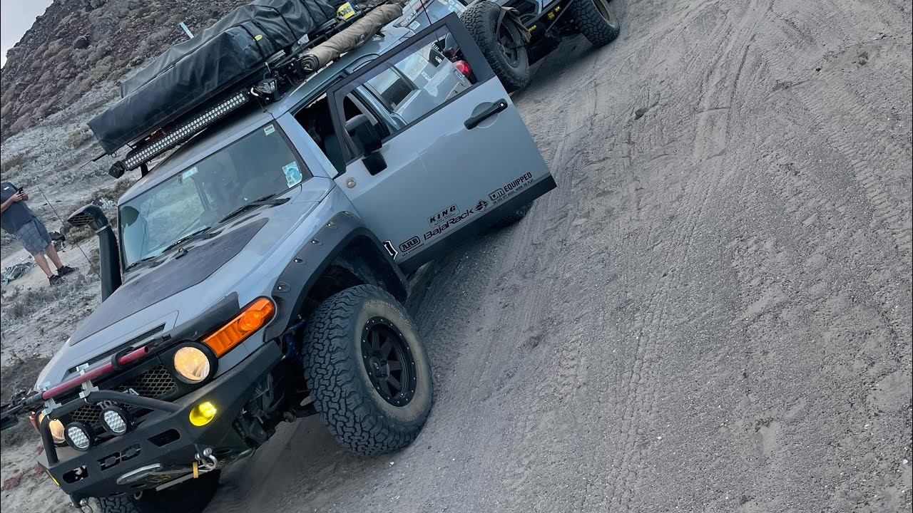 Cascadia 4x4 Toyota FJ Cruiser VSS System 100 Watt Hood Solar Panel #fjcruiser #overlandercompany