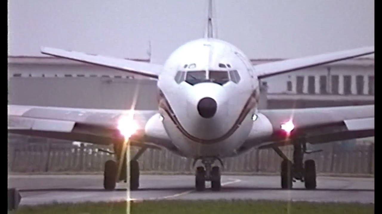 DAS air Boeing 707 , 5X-JEF , full departure , excellent sound , Ostend AIRPORT