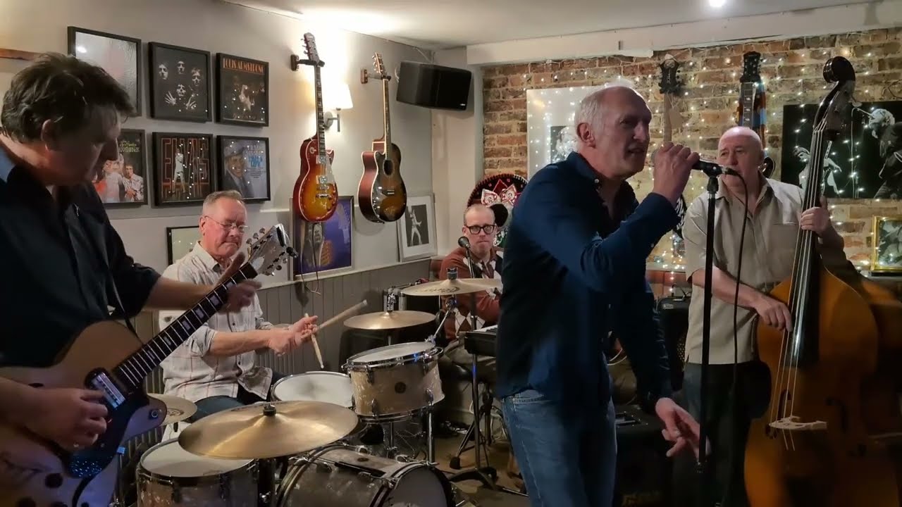 The Last Gig at The Plough in Farnham  - Pete G and The Magnitones with Jim Hammond on keys