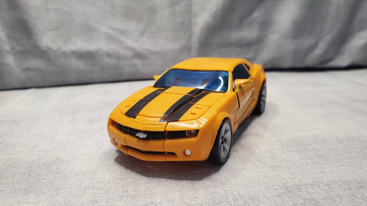Transformers 2007 Deluxe Class Concept Camaro Bumblebee Review