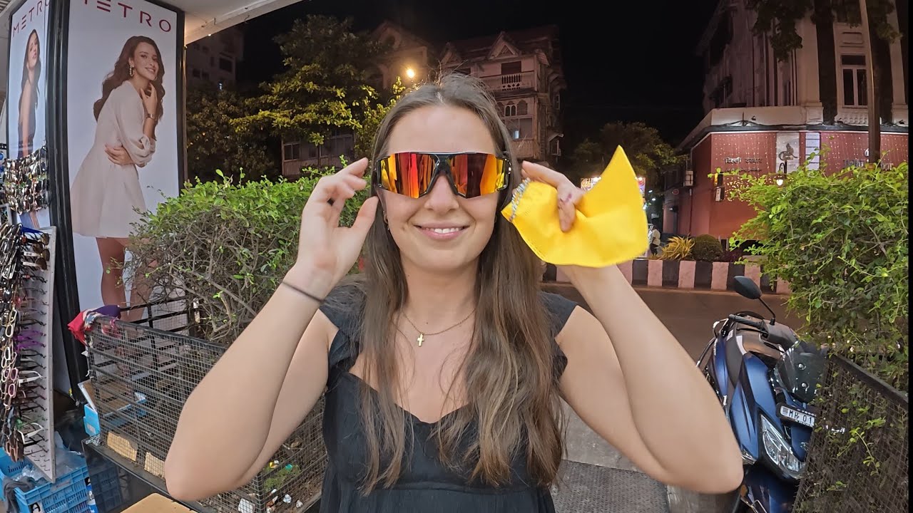 Mumbai’s Daytime Hustle and Nightlife Vibes