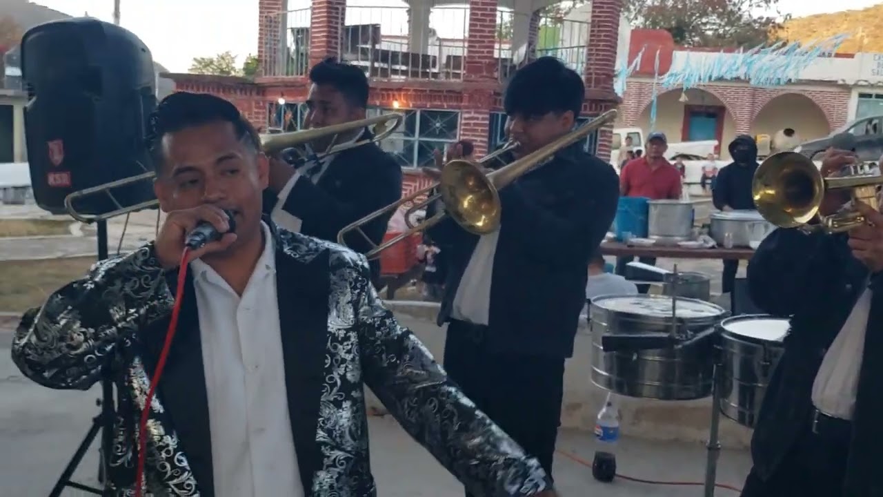 La imponente banda San Pedro en tlacotepec lagunas Oaxaca. 