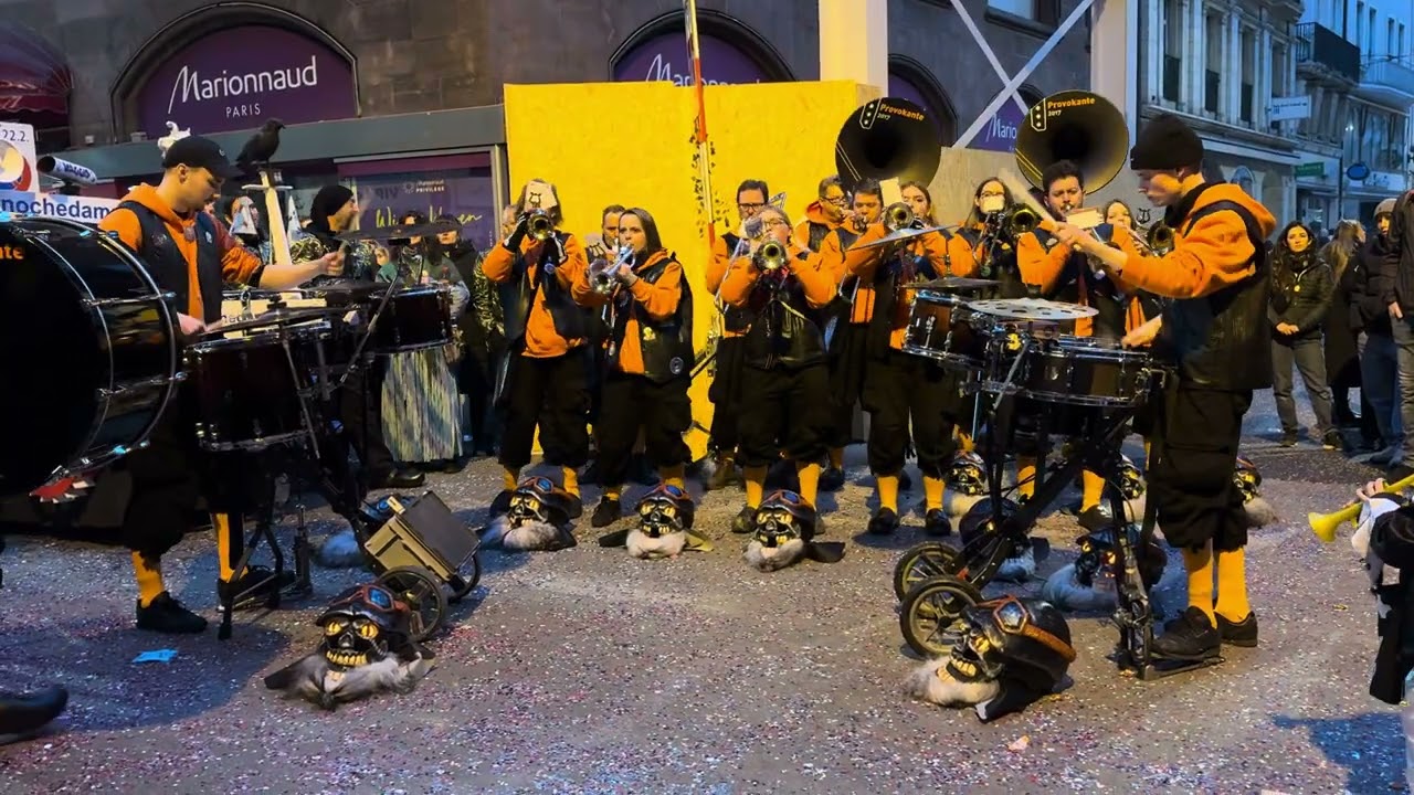 Provokante Binnige an dr Basler Fasnacht