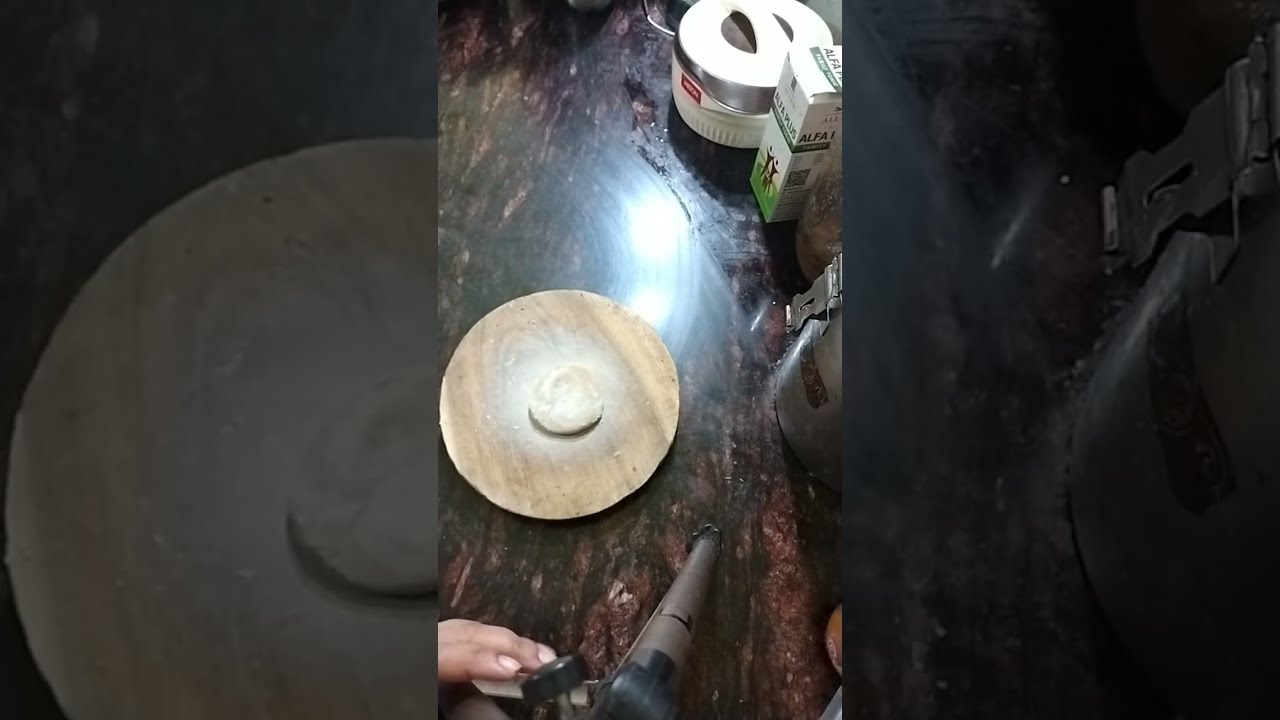 आज लाइव मे पुरी बनाई 