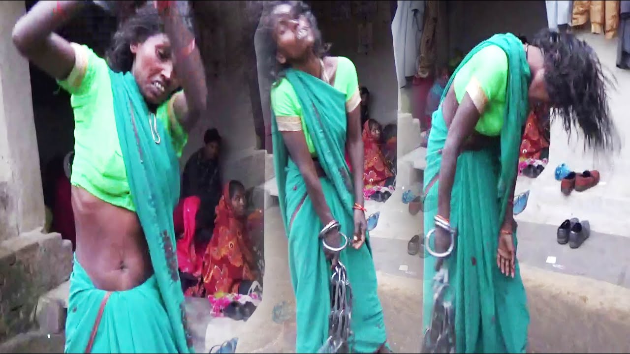 girawani कुदरगढ़ी भजन में झुपते हुवे स्रधालू [देवी धाम जौराही का विडियो जरुर देखें]