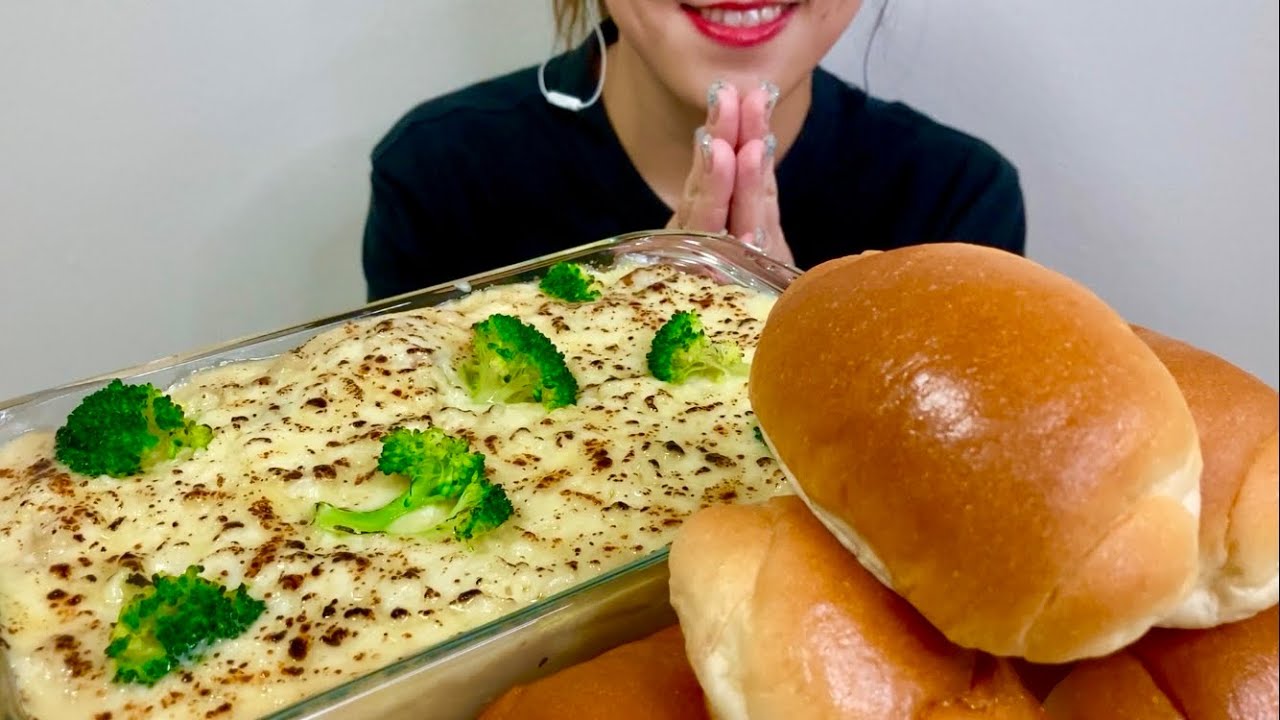 【熱々トロトロ〜チーズたっぷりマカロニグラタンとネオバターロール ASMR】EATING SOUNDS |  Macaroni gratin | Not Talking