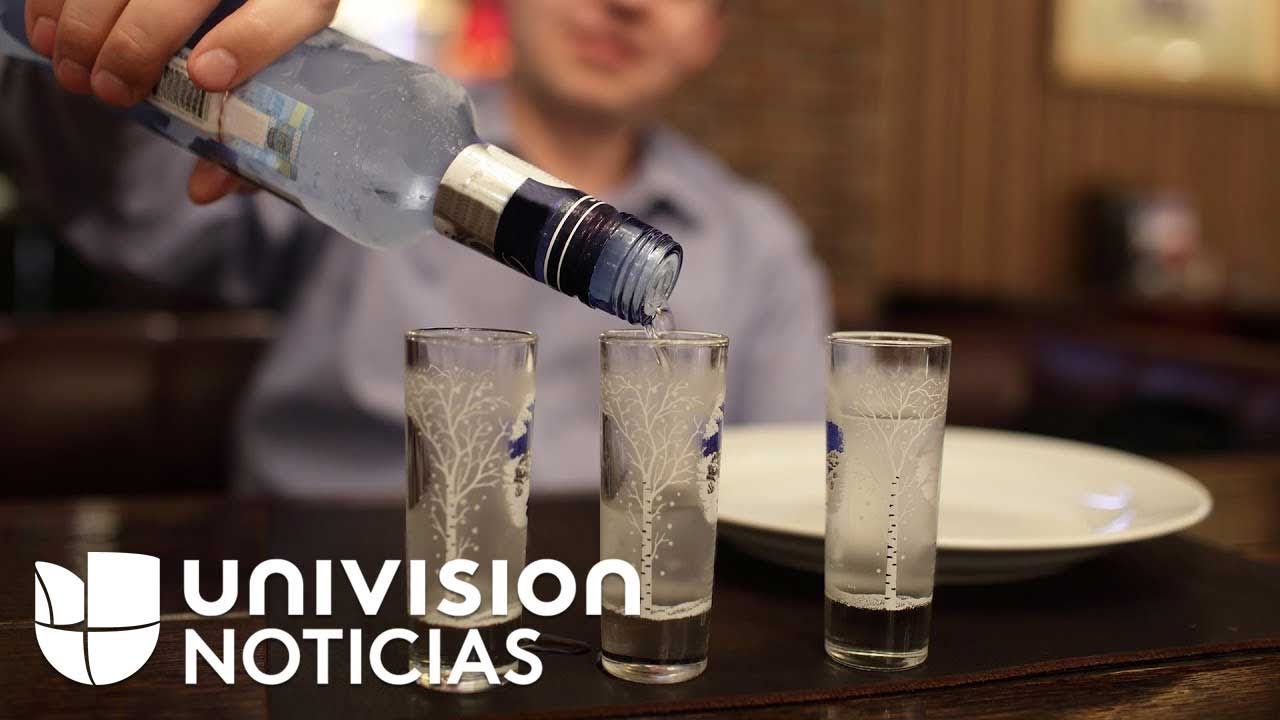 El vodka, la bebida que ha acompañado a los rusos en tiempos de guerra y de paz