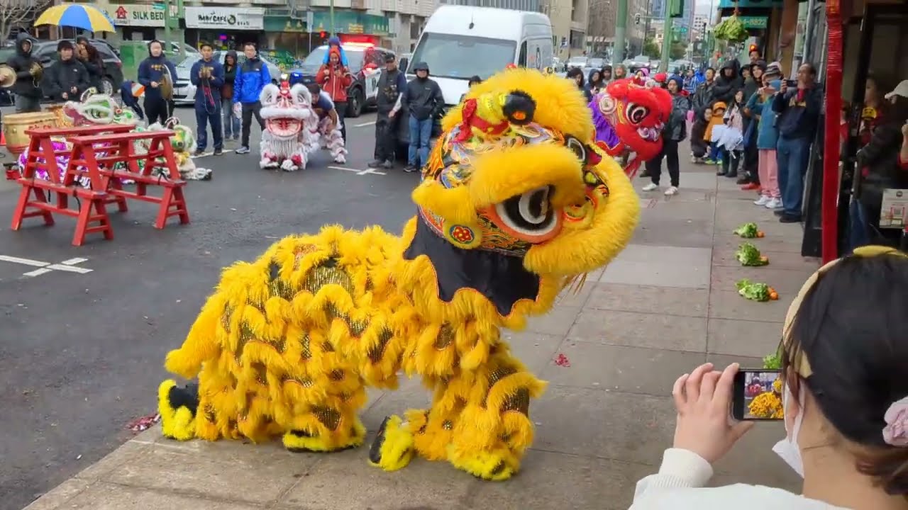 🇺🇸  Oakland, CA - Lion Dancing at Shooting Star Café, Chinatown - Chinese New Year 2024