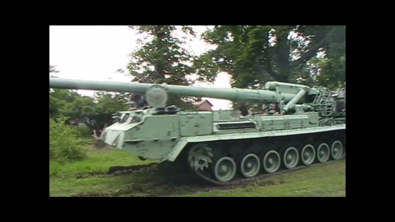 Pokaz działa samobieżnego 203 mm 2S7 Pion (Muzeum Wojsk Lądowych w Bydgoszczy)