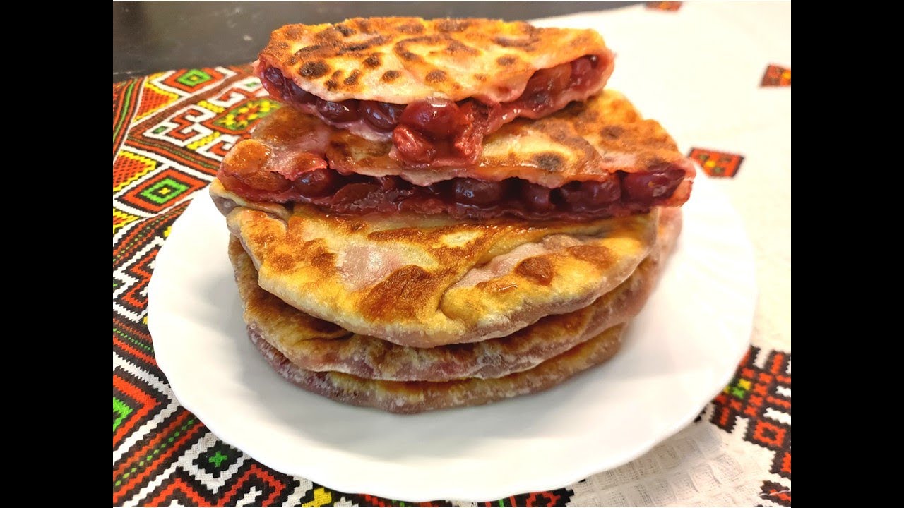 Galettes aux griottes &agrave; la po&ecirc;le, vegan/ Placinte cu visine/Sour cherry flatbreads/Лепешки с вишнями