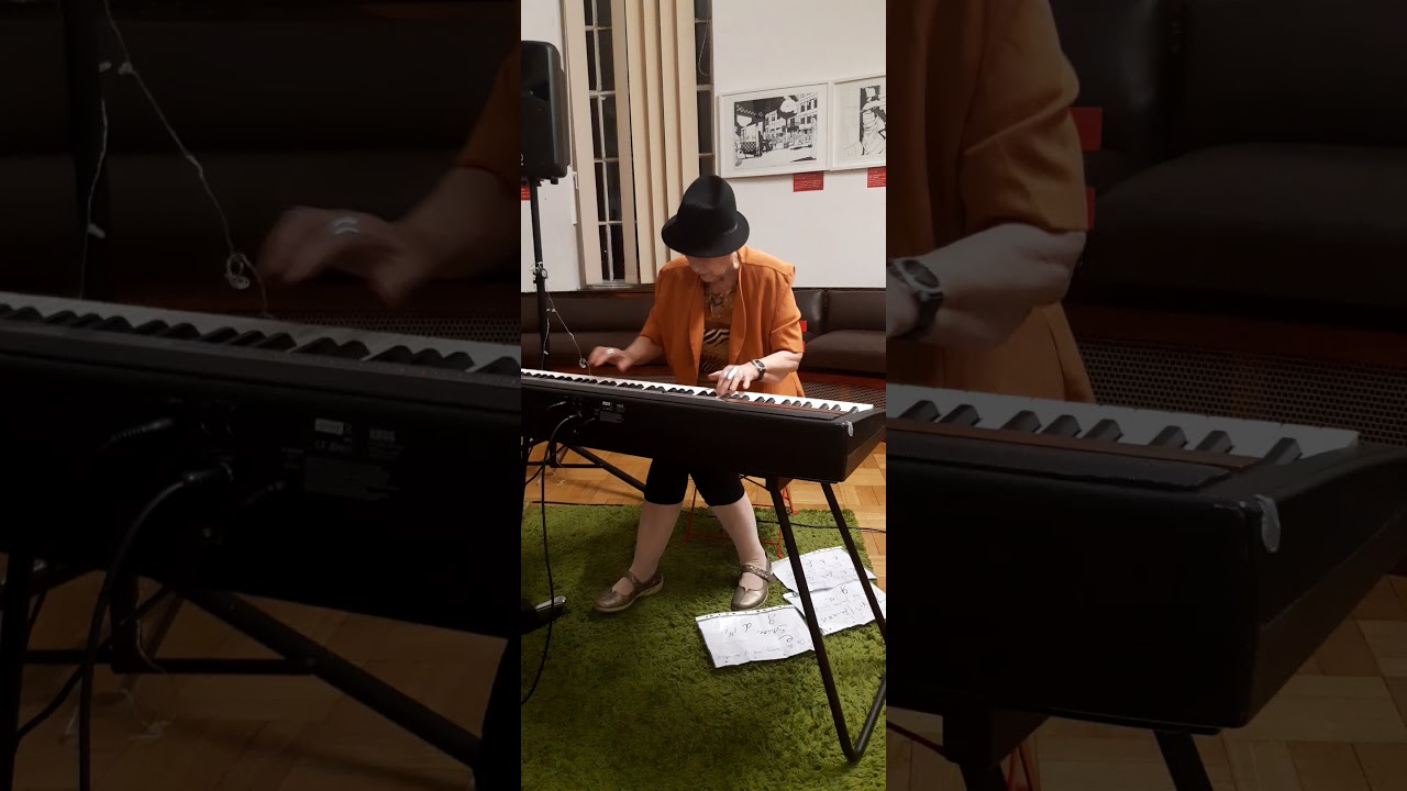 Maria Evans, Ragtime Pianist, Playing Honky Styled Tunes (13 Mar 2020)