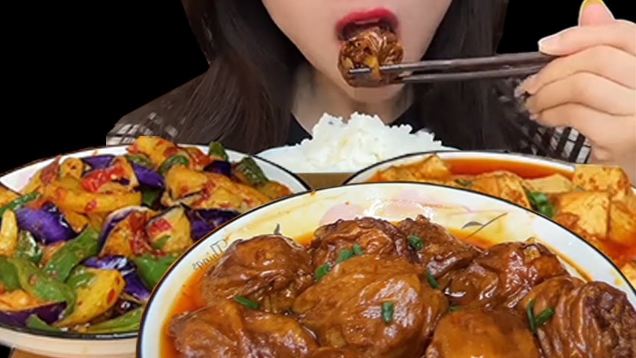 EATING CHINES FOOD | Home Cooked Meal - The home cooked food is still delicious