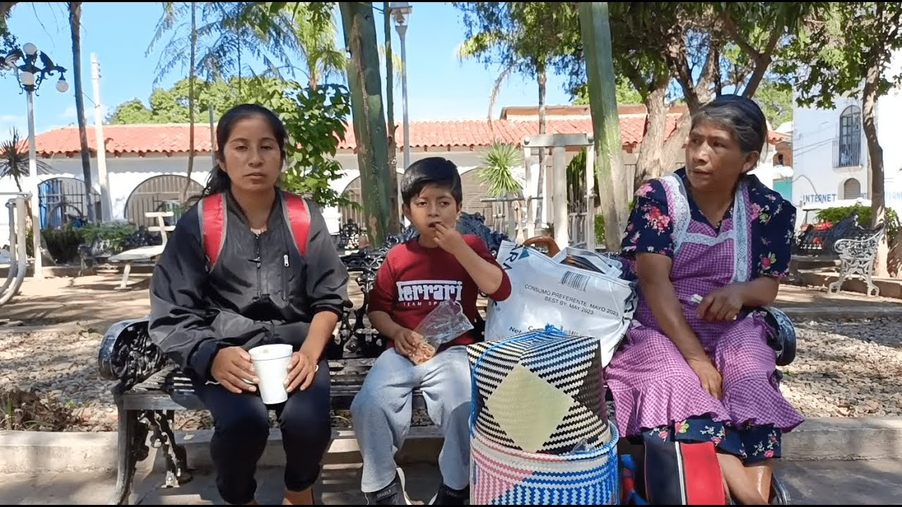 madrugue con mi mamá para ir al mercado de pueblo lejano y comprar cosas para día de muertos