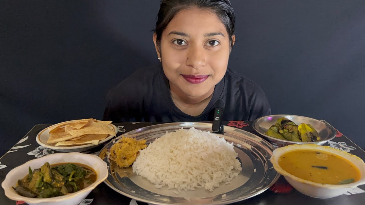 Eating,Rice,DalMakha,SimBhaja,BhatoSagBegunJhol,Dall And Papad🤤🤤