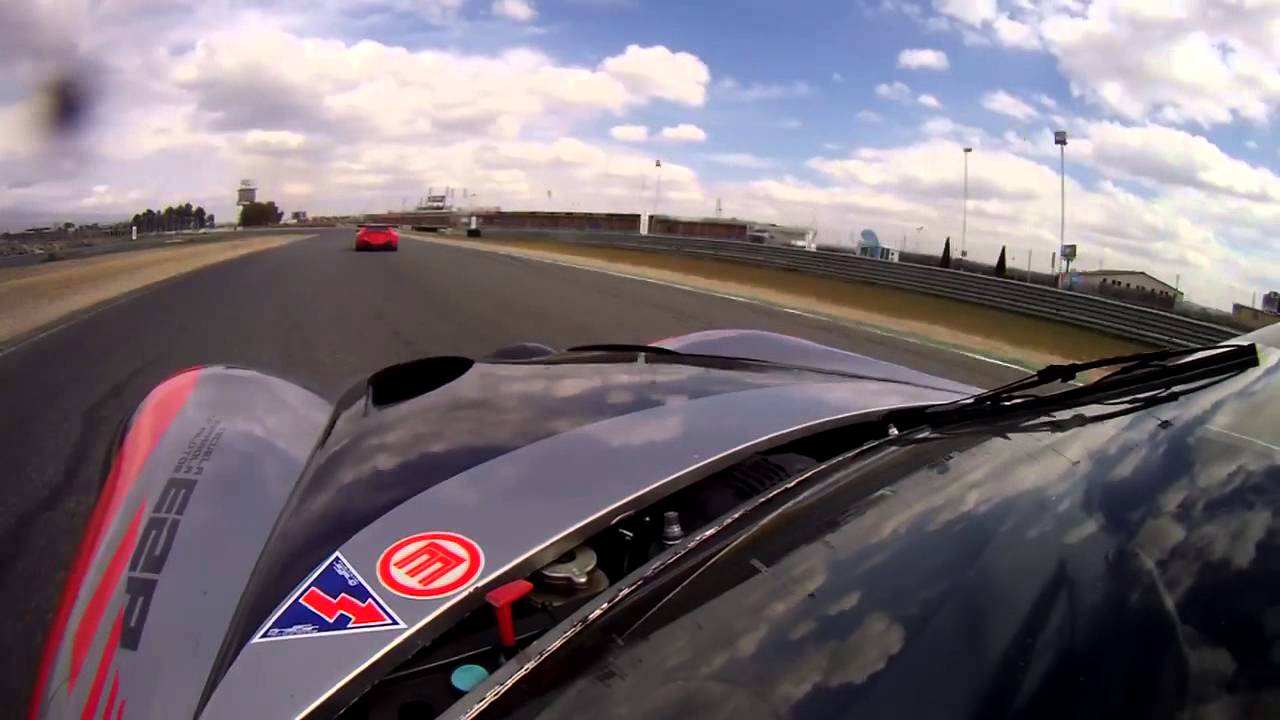 Dos Ginetta G50 a toda velocidad en el Jarama