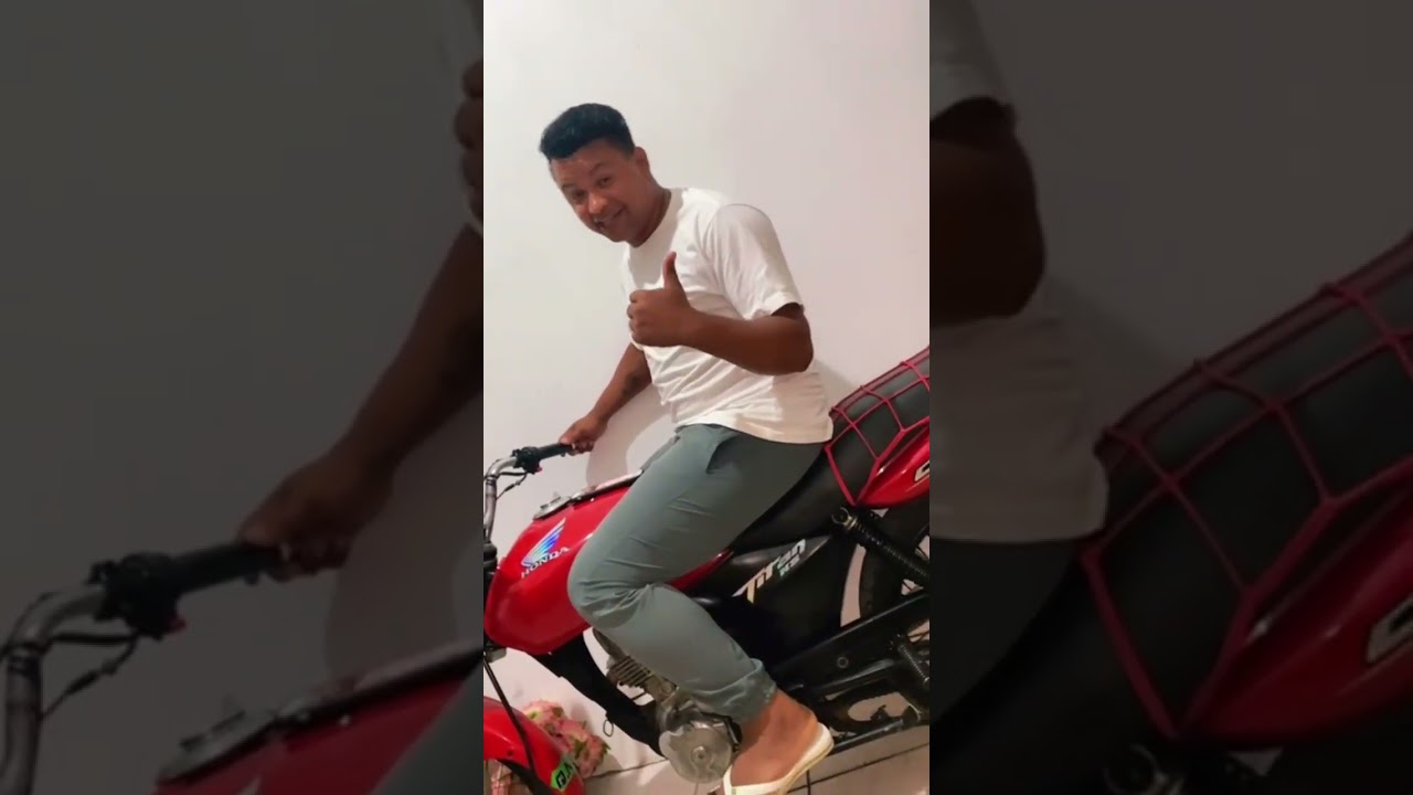 Elly10  vem na garupa da fanzinha