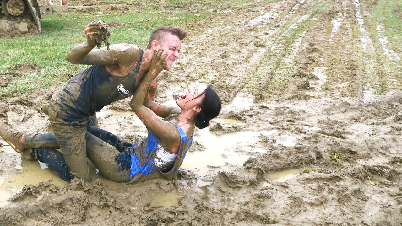 CRAZY MUD WRESTLING!!