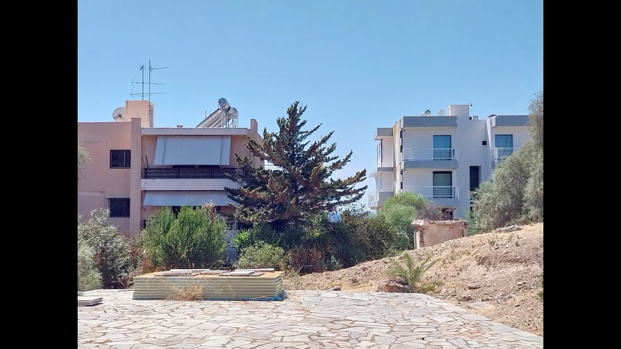 Mikro Kavouri Beach distance from the selling apartment