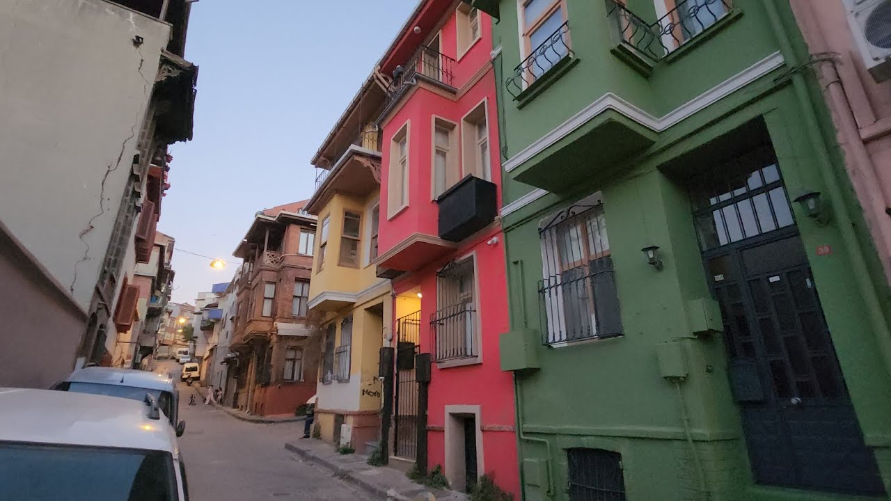 The Colorful Houses of Balat, Istanbul - Turkiye | Traveler Ni 