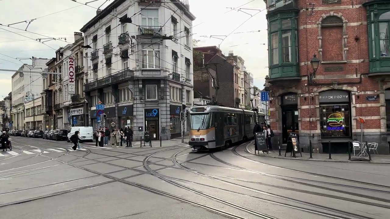 Arrivée et départ tram Linge 81/92/97 arrêt Janson T3000/PCC 7700/7900 STIB-MIVB 🚊🚊4K