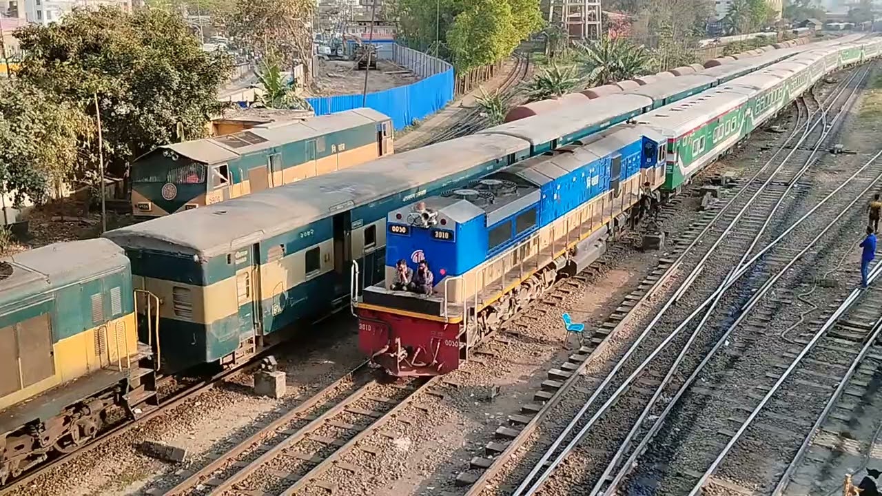 Two Train Crossing || Kamalapur Railway Station || Dhaka Train Crossing || Bangladesh Railway