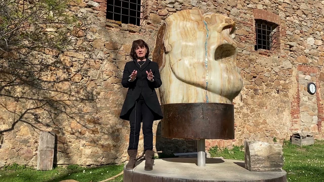 Emily Young: l'urlo e i guardiani della Terra 