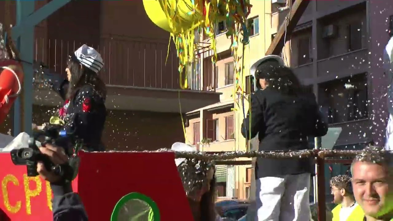Civitavecchia, la sfilata dei carri allegorici per il Carnevale 2024