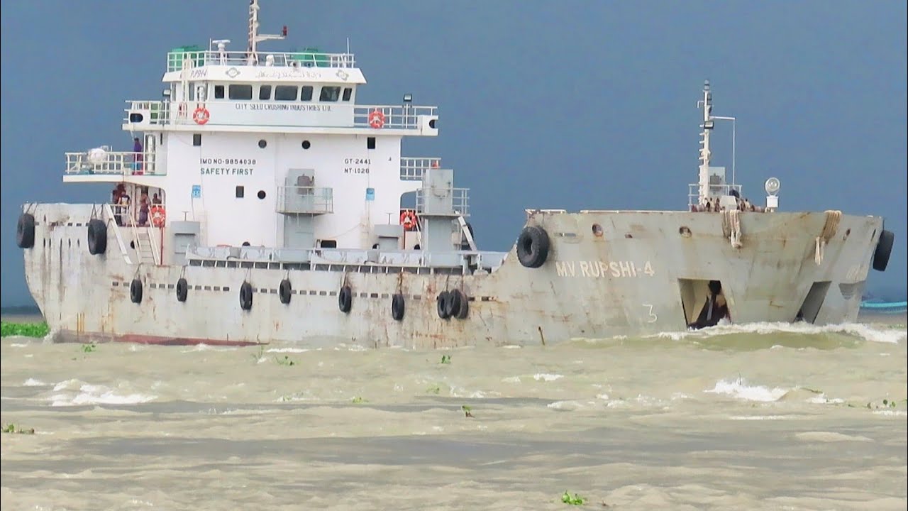 মেঘনার শক্তিশালী স্রোতের বিরুদ্ধে মালবোঝাই জাহাজের গতির যুদ্ধ | Extreme Launch Lover