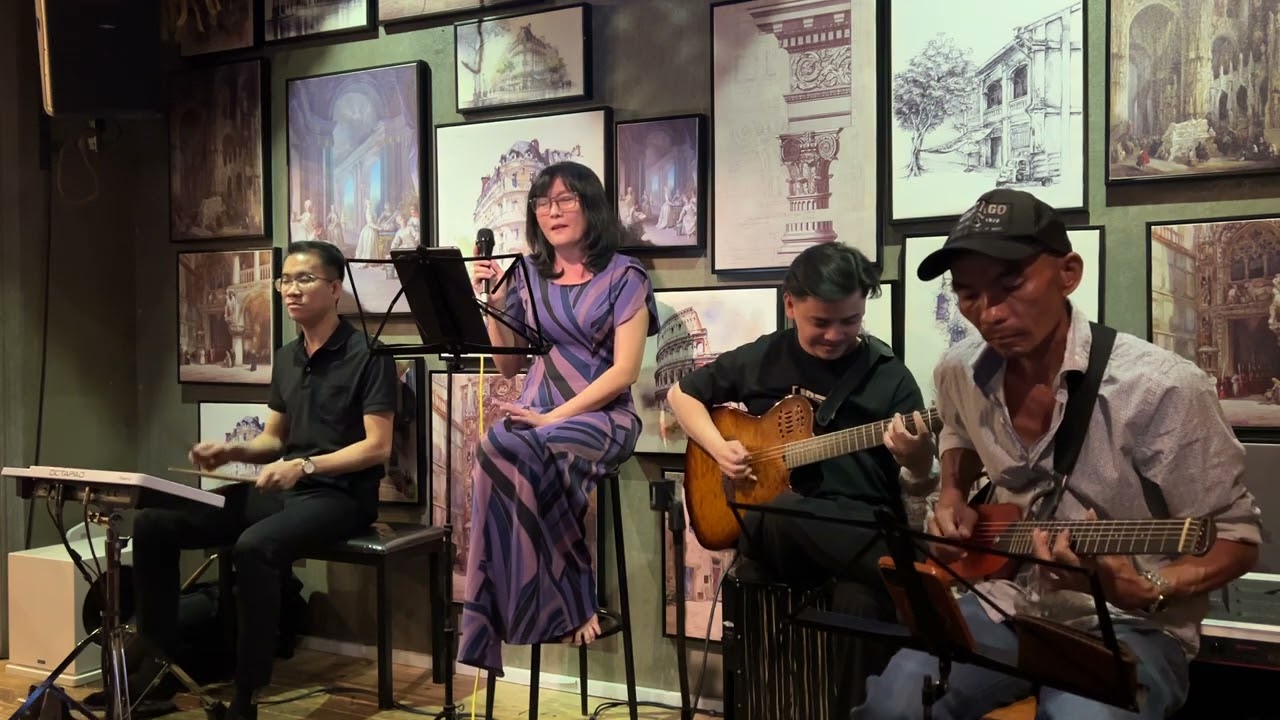 VẪY TAY CHÀO- cô Tuyết Nga